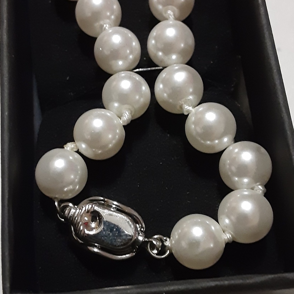Simulated Shell Pearl Choker Necklace - Picture 3 of 4